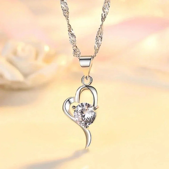 Jewelry - 925 Sterling Silver Diamond Heart Pendant Necklace